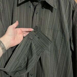 Dockers Signature Stain Defender Shirt in a classic fit and XL Gray